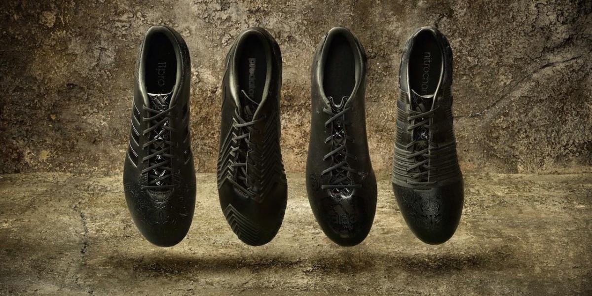 Adidas Black Pack, scarpe da calcio in stile medievale